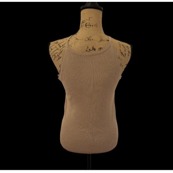 Tan cami top with small scallops, size small/medium - Picture 2 of 3